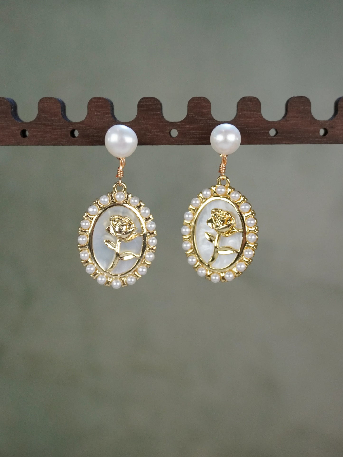🤍 Romantic Rose Cameo Pearl Matching Jewelry Set for Elegant Daily & Date Outfits