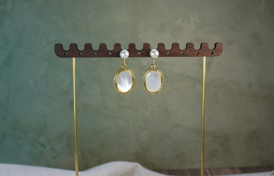 Vintage Oval Mother of Pearl Freshwater Pearl Drop Earrings